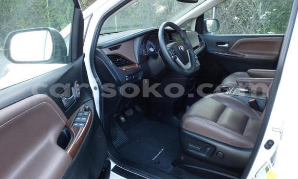 Sayi Na hannu Toyota Sienna Blanc Mota in Kigali a Rwanda Sayi Na hannu Toyota Sienna Blanc Mota in Kigali a Rwanda