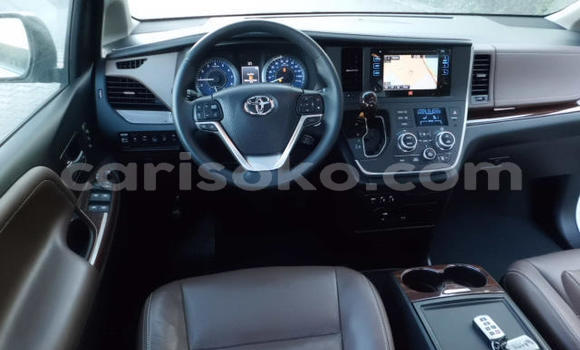 Sayi Na hannu Toyota Sienna Blanc Mota in Kigali a Rwanda Sayi Na hannu Toyota Sienna Blanc Mota in Kigali a Rwanda