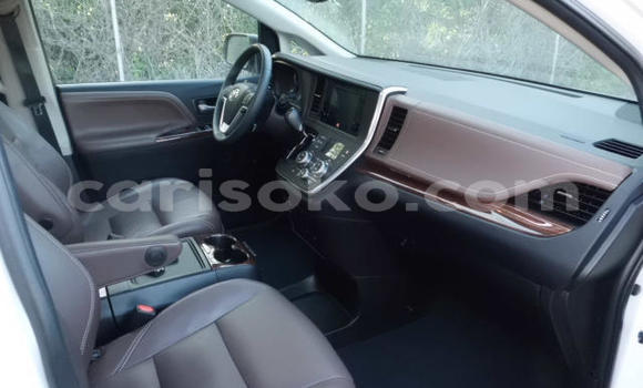 Sayi Na hannu Toyota Sienna Blanc Mota in Kigali a Rwanda Sayi Na hannu Toyota Sienna Blanc Mota in Kigali a Rwanda