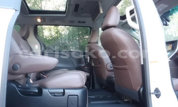 Sayi Na hannu Toyota Sienna Blanc Mota in Kigali a Rwanda Sayi Na hannu Toyota Sienna Blanc Mota in Kigali a Rwanda