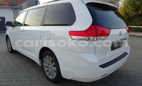Sayi Na hannu Toyota Sienna Blanc Mota in Kigali a Rwanda Sayi Na hannu Toyota Sienna Blanc Mota in Kigali a Rwanda