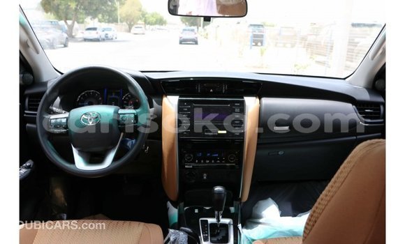 Acheter Import Voiture Toyota Fortuner Noir à Import - Dubai, Rwanda Acheter Import Voiture Toyota Fortuner Noir à Import - Dubai, Rwanda