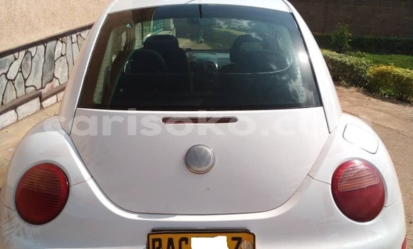 Sayi Na hannu Volkswagen Beetle Blanc Mota in Kigali a Rwanda Sayi Na hannu Volkswagen Beetle Blanc Mota in Kigali a Rwanda