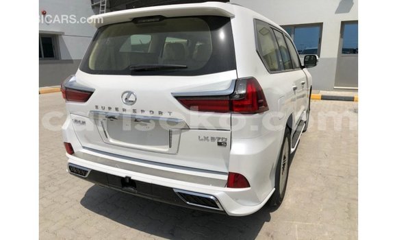 Acheter Import Voiture Lexus LX Blanc à Import - Dubai, Rwanda Acheter Import Voiture Lexus LX Blanc à Import - Dubai, Rwanda
