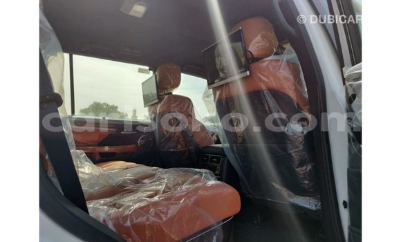 Acheter Import Voiture Lexus LX Blanc à Import - Dubai, Rwanda Acheter Import Voiture Lexus LX Blanc à Import - Dubai, Rwanda