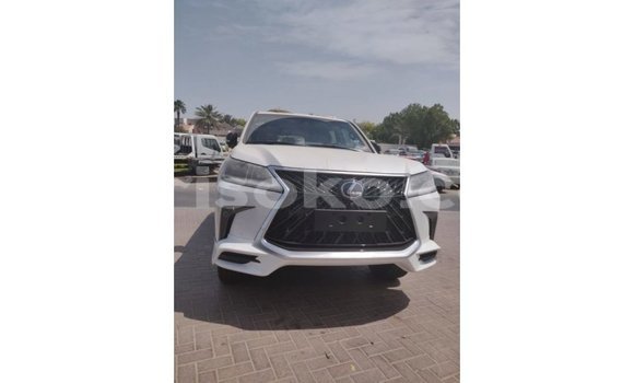 Acheter Import Voiture Lexus LX Blanc à Import - Dubai, Rwanda Acheter Import Voiture Lexus LX Blanc à Import - Dubai, Rwanda