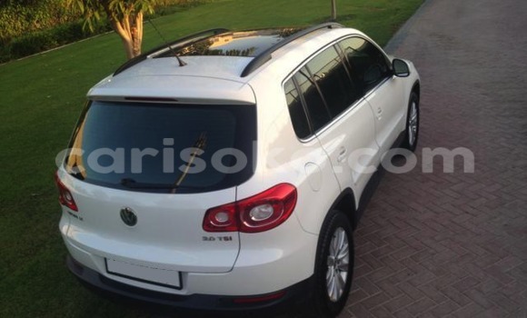اشتري مستعمل Volkswagen Touareg Blanc سيارة في Kigali في Rwanda اشتري مستعمل Volkswagen Touareg Blanc سيارة في Kigali في Rwanda
