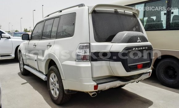 Acheter Import Voiture Mitsubishi Pajero Blanc à Import - Dubai, Rwanda Acheter Import Voiture Mitsubishi Pajero Blanc à Import - Dubai, Rwanda