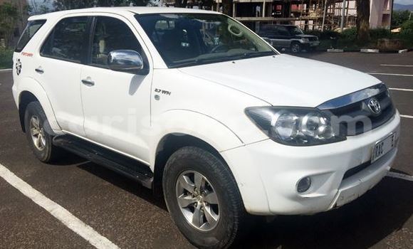 Sayi Na hannu Toyota Fortuner Blanc Mota in Kigali a Rwanda Sayi Na hannu Toyota Fortuner Blanc Mota in Kigali a Rwanda