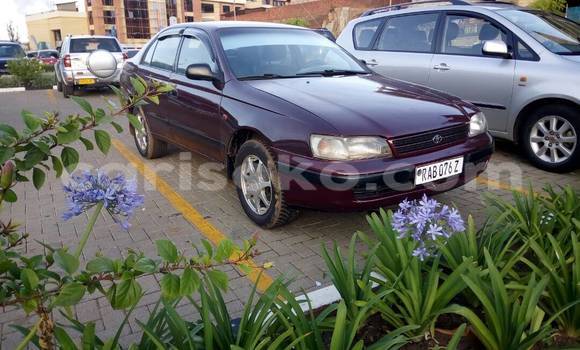 Acheter Occasion Voiture Toyota Carina Rouge à Kigali au Rwanda Acheter Occasion Voiture Toyota Carina Rouge à Kigali au Rwanda