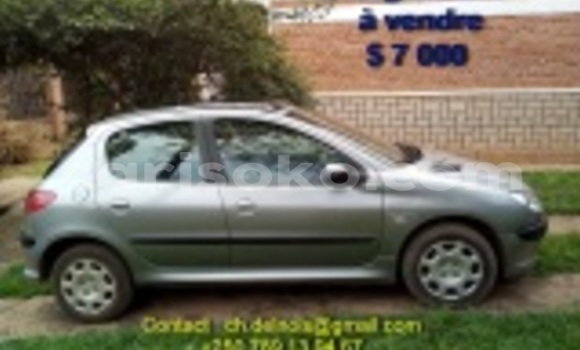 Acheter Occasion Voiture Peugeot 206 Gris à Kigali, Rwanda Acheter Occasion Voiture Peugeot 206 Gris à Kigali, Rwanda