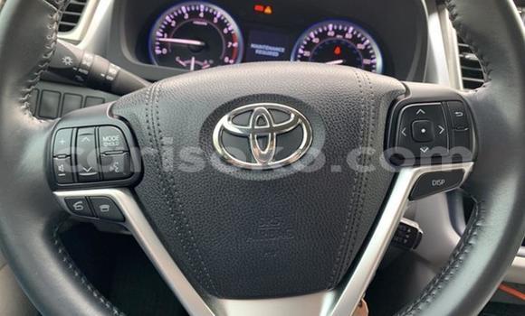 Sayi Na hannu Toyota Highlander Beige Mota in Kigali a Rwanda Sayi Na hannu Toyota Highlander Beige Mota in Kigali a Rwanda