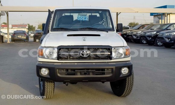 Acheter Import Voiture Toyota Land Cruiser Blanc à Import - Dubai, Rwanda Acheter Import Voiture Toyota Land Cruiser Blanc à Import - Dubai, Rwanda