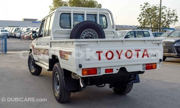 Acheter Import Voiture Toyota Land Cruiser Blanc à Import - Dubai, Rwanda Acheter Import Voiture Toyota Land Cruiser Blanc à Import - Dubai, Rwanda
