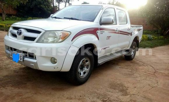 Acheter Occasion Voiture Toyota Hilux Blanc à Gicumbi au Rwanda Acheter Occasion Voiture Toyota Hilux Blanc à Gicumbi au Rwanda