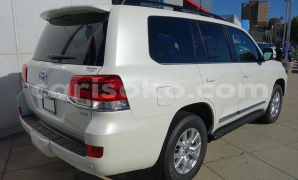 Buy Used Toyota Land Cruiser White Car in Kigali in Rwanda Buy Used Toyota Land Cruiser White Car in Kigali in Rwanda