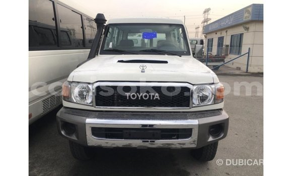 Acheter Import Voiture Toyota Land Cruiser Blanc à Import - Dubai, Rwanda Acheter Import Voiture Toyota Land Cruiser Blanc à Import - Dubai, Rwanda