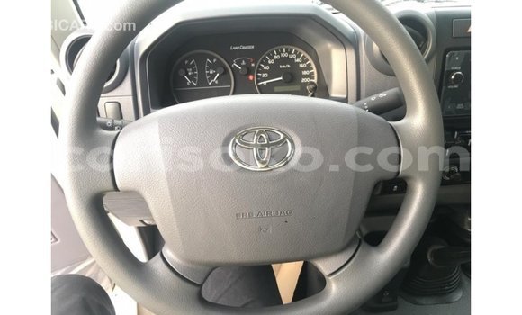 Acheter Import Voiture Toyota Land Cruiser Blanc à Import - Dubai, Rwanda Acheter Import Voiture Toyota Land Cruiser Blanc à Import - Dubai, Rwanda