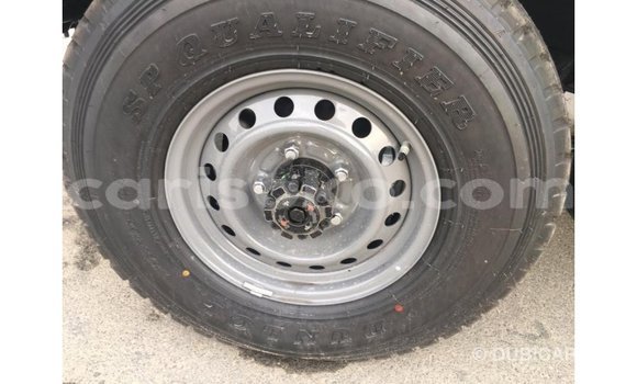 Acheter Import Voiture Toyota Land Cruiser Blanc à Import - Dubai, Rwanda Acheter Import Voiture Toyota Land Cruiser Blanc à Import - Dubai, Rwanda