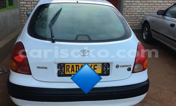 Sayi Na hannu Toyota Corolla Blanc Mota in Kigali a Rwanda Sayi Na hannu Toyota Corolla Blanc Mota in Kigali a Rwanda