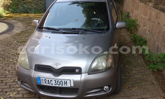 Acheter Occasion Voiture Toyota Yaris Gris à Gicumbi au Rwanda Acheter Occasion Voiture Toyota Yaris Gris à Gicumbi au Rwanda