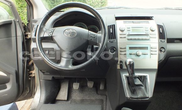 Sayi Na hannu Toyota Corolla Verso Marron Mota in Kigali a Rwanda Sayi Na hannu Toyota Corolla Verso Marron Mota in Kigali a Rwanda