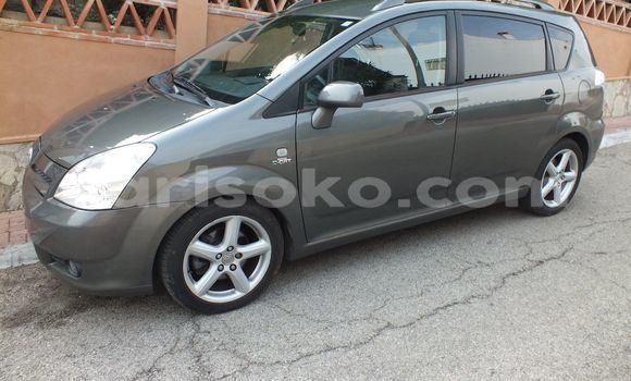 Sayi Na hannu Toyota Corolla Verso Marron Mota in Kigali a Rwanda Sayi Na hannu Toyota Corolla Verso Marron Mota in Kigali a Rwanda