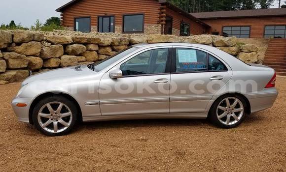 Sayi Na hannu Mercedes-Benz KOMPRESSOR Beige Mota in Kigali a Rwanda Sayi Na hannu Mercedes-Benz KOMPRESSOR Beige Mota in Kigali a Rwanda