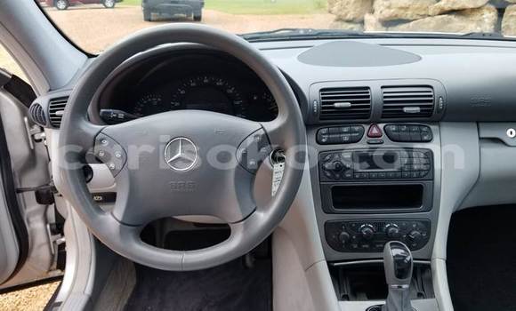 Sayi Na hannu Mercedes-Benz KOMPRESSOR Beige Mota in Kigali a Rwanda Sayi Na hannu Mercedes-Benz KOMPRESSOR Beige Mota in Kigali a Rwanda