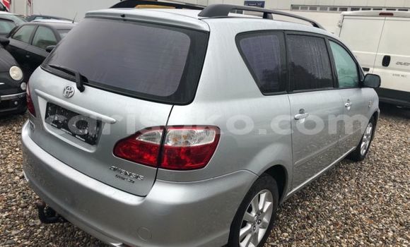 Acheter Import Voiture Toyota Avensis Verso Gris à Kigali, Rwanda Acheter Import Voiture Toyota Avensis Verso Gris à Kigali, Rwanda