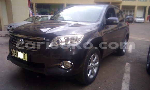 Sayi Na hannu Toyota RAV4 Bleu Mota in Kigali a Rwanda Sayi Na hannu Toyota RAV4 Bleu Mota in Kigali a Rwanda