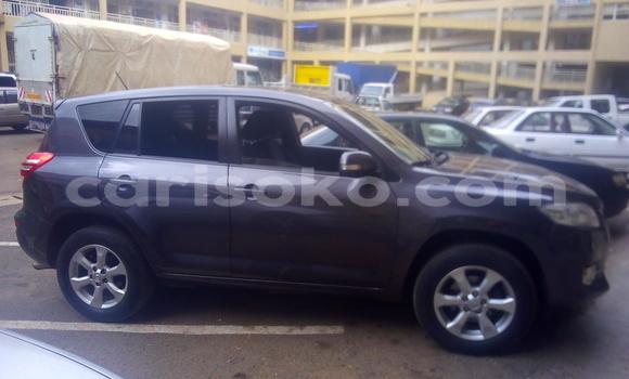 Sayi Na hannu Toyota RAV4 Bleu Mota in Kigali a Rwanda Sayi Na hannu Toyota RAV4 Bleu Mota in Kigali a Rwanda