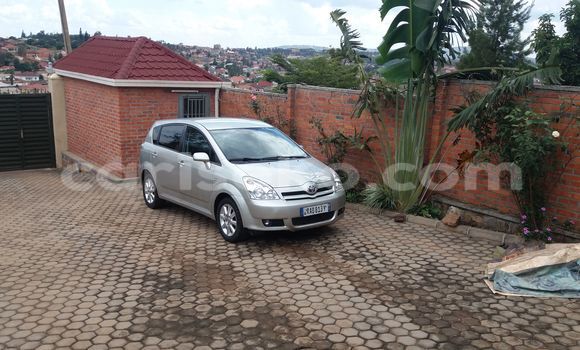 اشتري مستعمل Toyota Verso Noir سيارة في Kigali في Rwanda اشتري مستعمل Toyota Verso Noir سيارة في Kigali في Rwanda