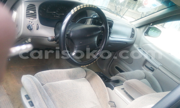 اشتري مستعمل Ford Explorer Noir سيارة في Kigali في Rwanda اشتري مستعمل Ford Explorer Noir سيارة في Kigali في Rwanda