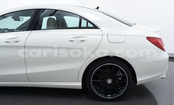 Sayi Na hannu Mercedes-Benz 250 Blanc Mota in Kigali a Rwanda Sayi Na hannu Mercedes-Benz 250 Blanc Mota in Kigali a Rwanda