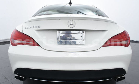 Sayi Na hannu Mercedes-Benz 250 Blanc Mota in Kigali a Rwanda Sayi Na hannu Mercedes-Benz 250 Blanc Mota in Kigali a Rwanda