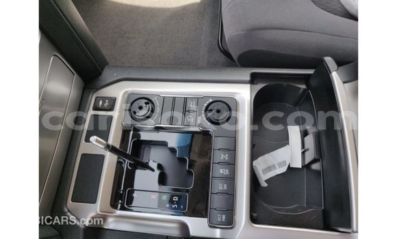 Acheter Import Voiture Toyota Land Cruiser Noir à Import - Dubai, Rwanda Acheter Import Voiture Toyota Land Cruiser Noir à Import - Dubai, Rwanda