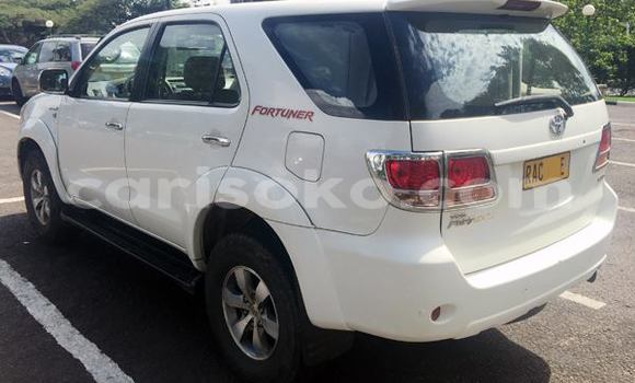 Sayi Na hannu Toyota Fortuner Blanc Mota in Kigali a Rwanda Sayi Na hannu Toyota Fortuner Blanc Mota in Kigali a Rwanda