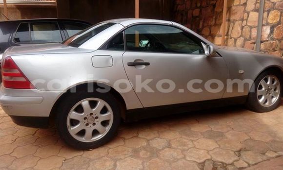 Acheter Occasion Voiture Mercedes-Benz CLK–Class Gris à Kigali, Rwanda Acheter Occasion Voiture Mercedes-Benz CLK–Class Gris à Kigali, Rwanda