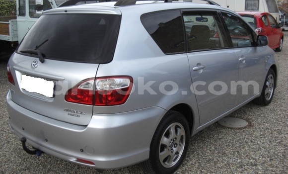 اشتري مستعمل Toyota Avensis Verso Gris سيارة في Kigali في Rwanda اشتري مستعمل Toyota Avensis Verso Gris سيارة في Kigali في Rwanda