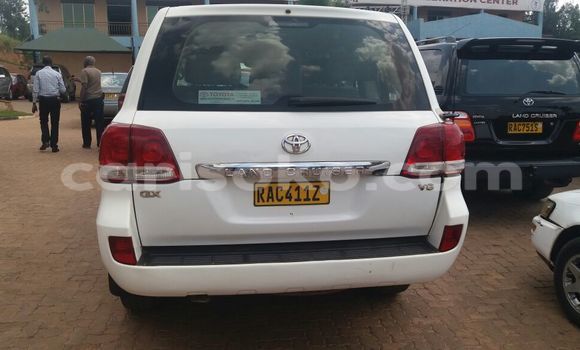 Acheter Neuf Voiture Toyota Land Cruiser Blanc à Kigali au Rwanda Acheter Neuf Voiture Toyota Land Cruiser Blanc à Kigali au Rwanda