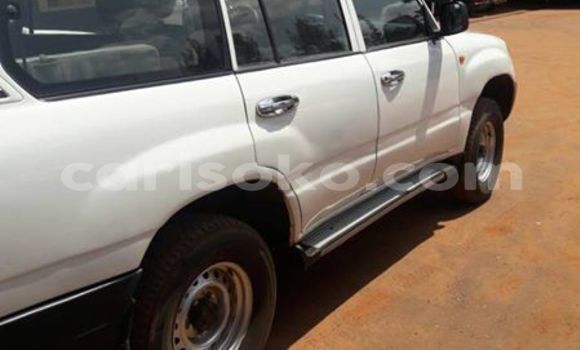 Acheter Occasion Voiture Toyota Land Cruiser Blanc à Gicumbi au Rwanda Acheter Occasion Voiture Toyota Land Cruiser Blanc à Gicumbi au Rwanda