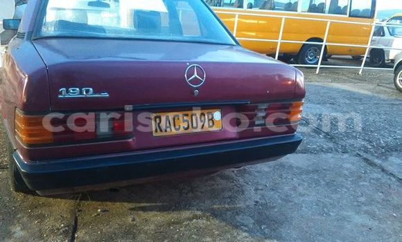 Acheter Occasion Voiture Mercedes-Benz 190 Rouge à Gicumbi, Rwanda Acheter Occasion Voiture Mercedes-Benz 190 Rouge à Gicumbi, Rwanda