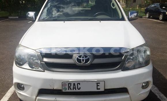 Sayi Na hannu Toyota Fortuner Blanc Mota in Kigali a Rwanda Sayi Na hannu Toyota Fortuner Blanc Mota in Kigali a Rwanda