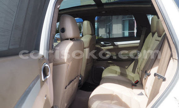 Acheter Occasion Voiture Porsche Cayenne Blanc à Kigali, Rwanda Acheter Occasion Voiture Porsche Cayenne Blanc à Kigali, Rwanda
