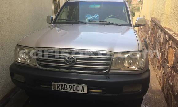 Acheter Occasion Voiture Toyota Land Cruiser Gris à Kigali au Rwanda Acheter Occasion Voiture Toyota Land Cruiser Gris à Kigali au Rwanda