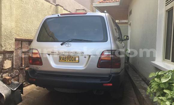 Acheter Occasion Voiture Toyota Land Cruiser Gris à Kigali, Rwanda Acheter Occasion Voiture Toyota Land Cruiser Gris à Kigali, Rwanda