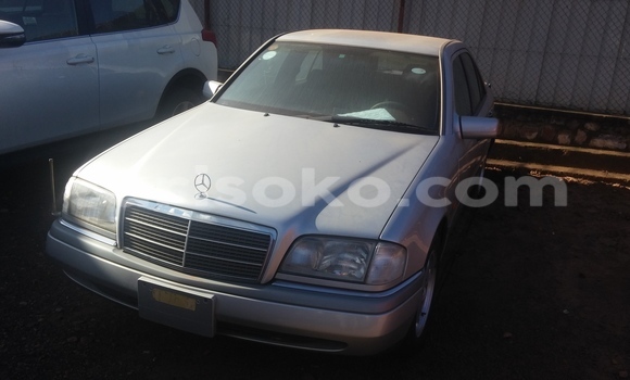 Acheter Occasion Voiture Mercedes-Benz C–Class Gris à Kigali, Rwanda Acheter Occasion Voiture Mercedes-Benz C–Class Gris à Kigali, Rwanda