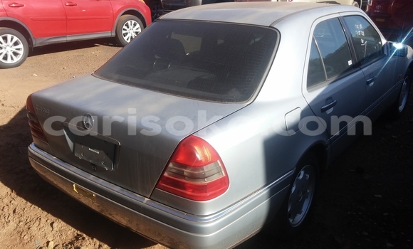 Acheter Occasion Voiture Mercedes-Benz C–Class Gris à Kigali, Rwanda Acheter Occasion Voiture Mercedes-Benz C–Class Gris à Kigali, Rwanda