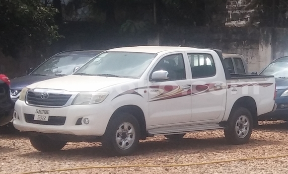 Acheter Occasion Voiture Toyota Hilux Blanc à Kigali au Rwanda Acheter Occasion Voiture Toyota Hilux Blanc à Kigali au Rwanda